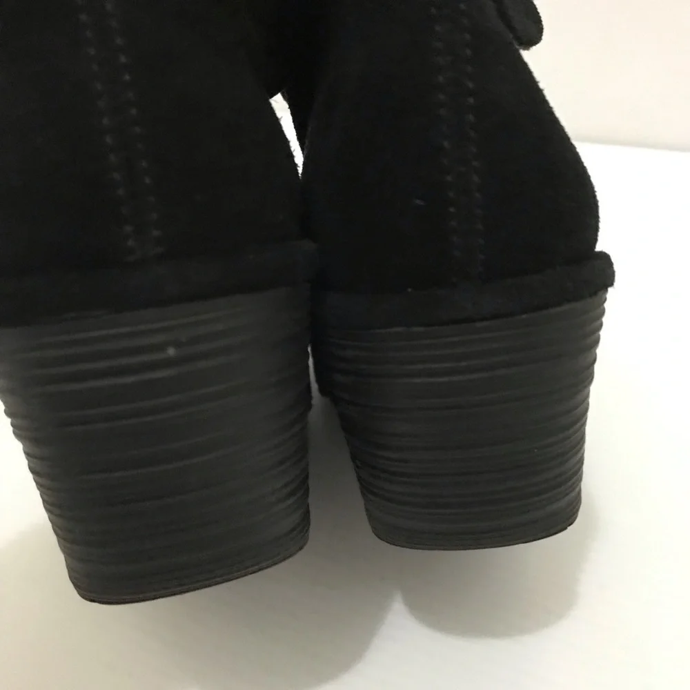 FLY London Women's Yegi689fly Ankle Bootie Size 37